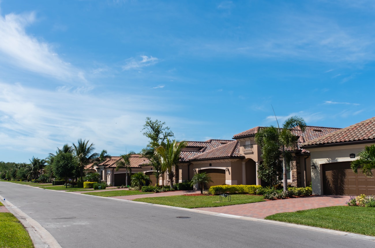 A quiet residential street of Florida homes